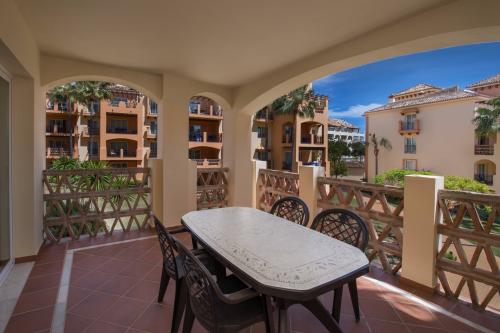 agpmb-balcony-0077-hor-clsc