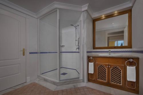 agpmb-bathroom-0078-hor-clsc