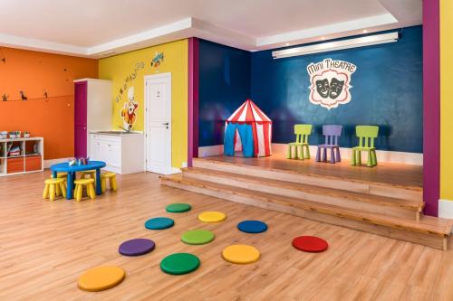 mv-agppy-kids-club-35598classic